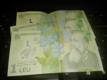 Leul creşte faţă de franc